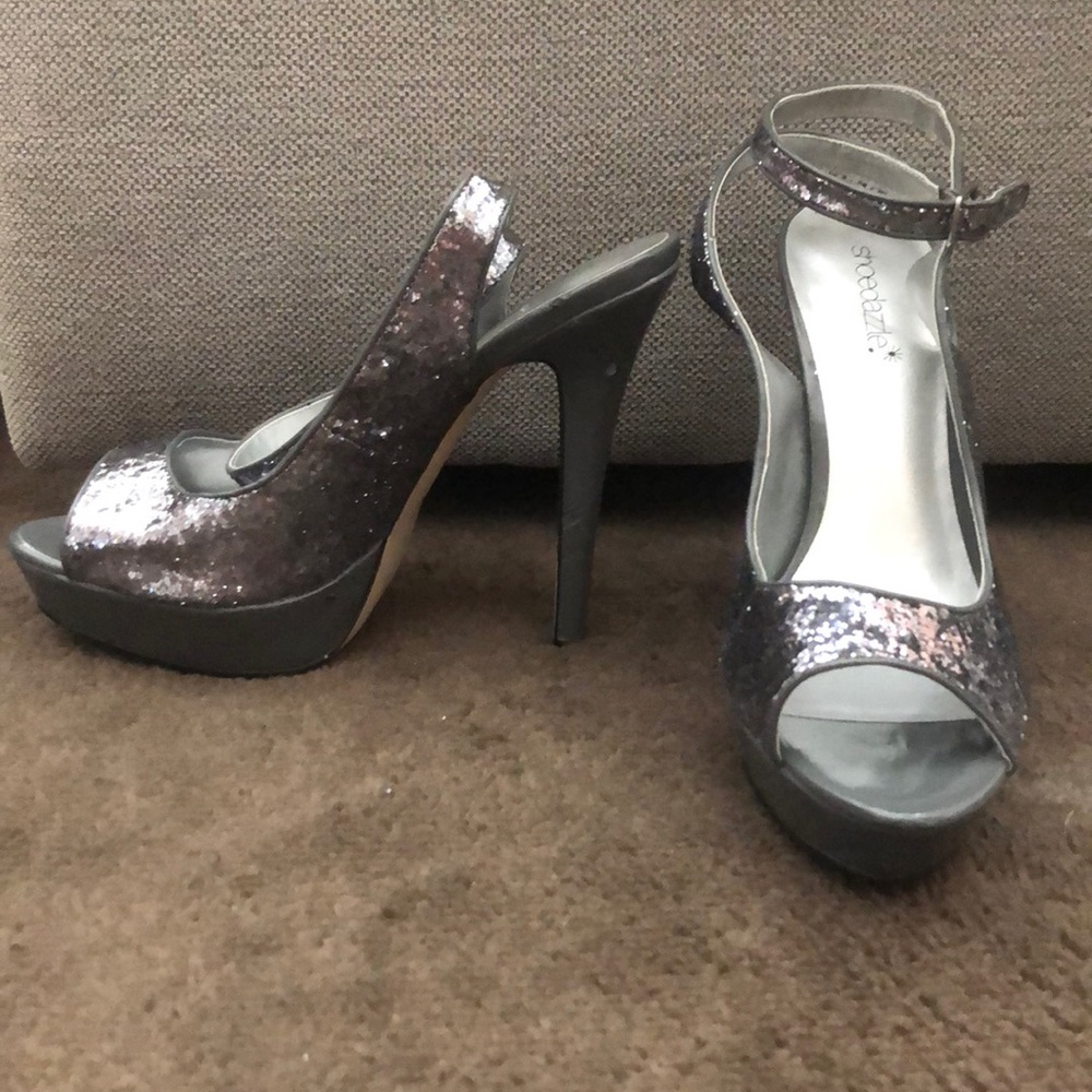 Gray/Silver Glitter heels size 9.5 l